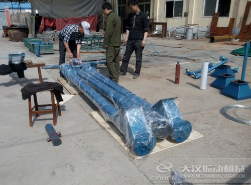 管式螺（luó）旋（xuán）輸送機包裝發貨